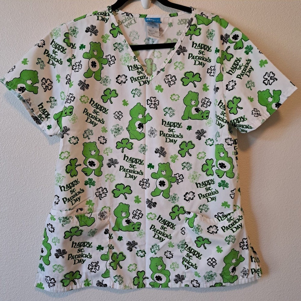 Care Bears St Patricks Day Scrub Top Good Luck Bear V-Neck White Green Medium